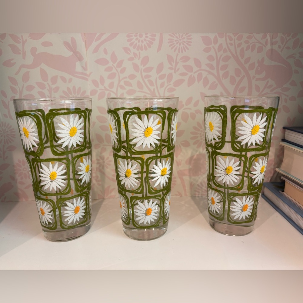 Set of 3 Glass “Vintage” Daisy Tumblers